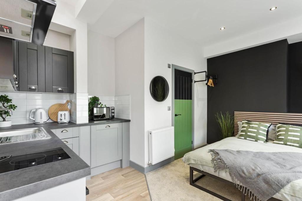 Appartement ✰Onpoint -Modern & Fresh Studio Apt Close To Centre - Convenient!✰ à Beeston  Extérieur photo